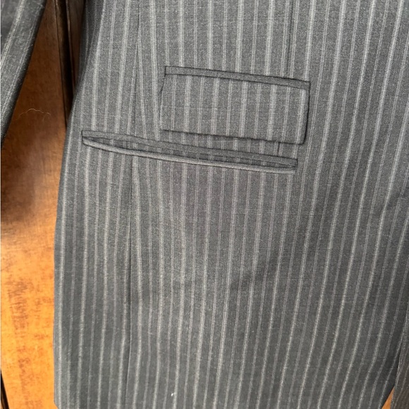 Perry Ellis Charcoal Gray w/Pinstripe 2 Button Close Suit Jacket 46 Reg - Picture 5 of 16